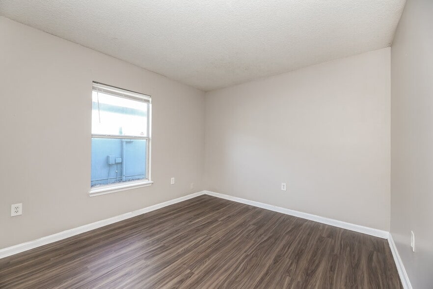 Building Photo - 7899 Cherry Blossom Dr N