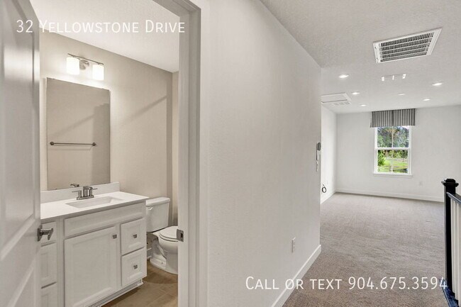 Building Photo - 32 Yellowstone Dr