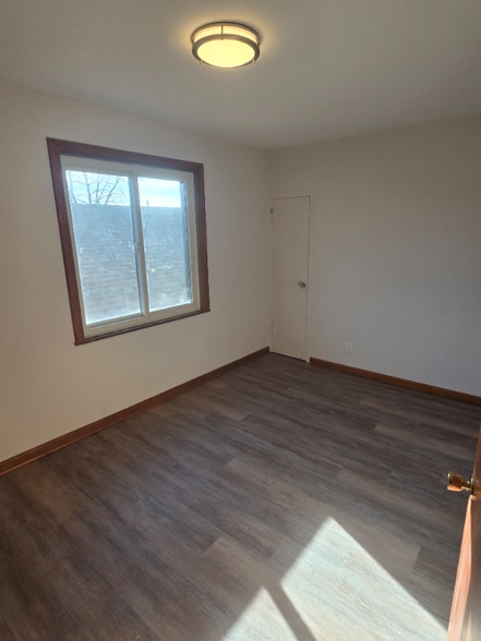 Building Photo - 1718 Lake Ave