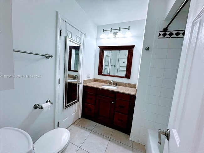 Building Photo - 2424 SE 17th St