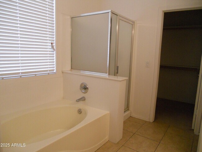 Building Photo - 13558 W Port Royale Ln