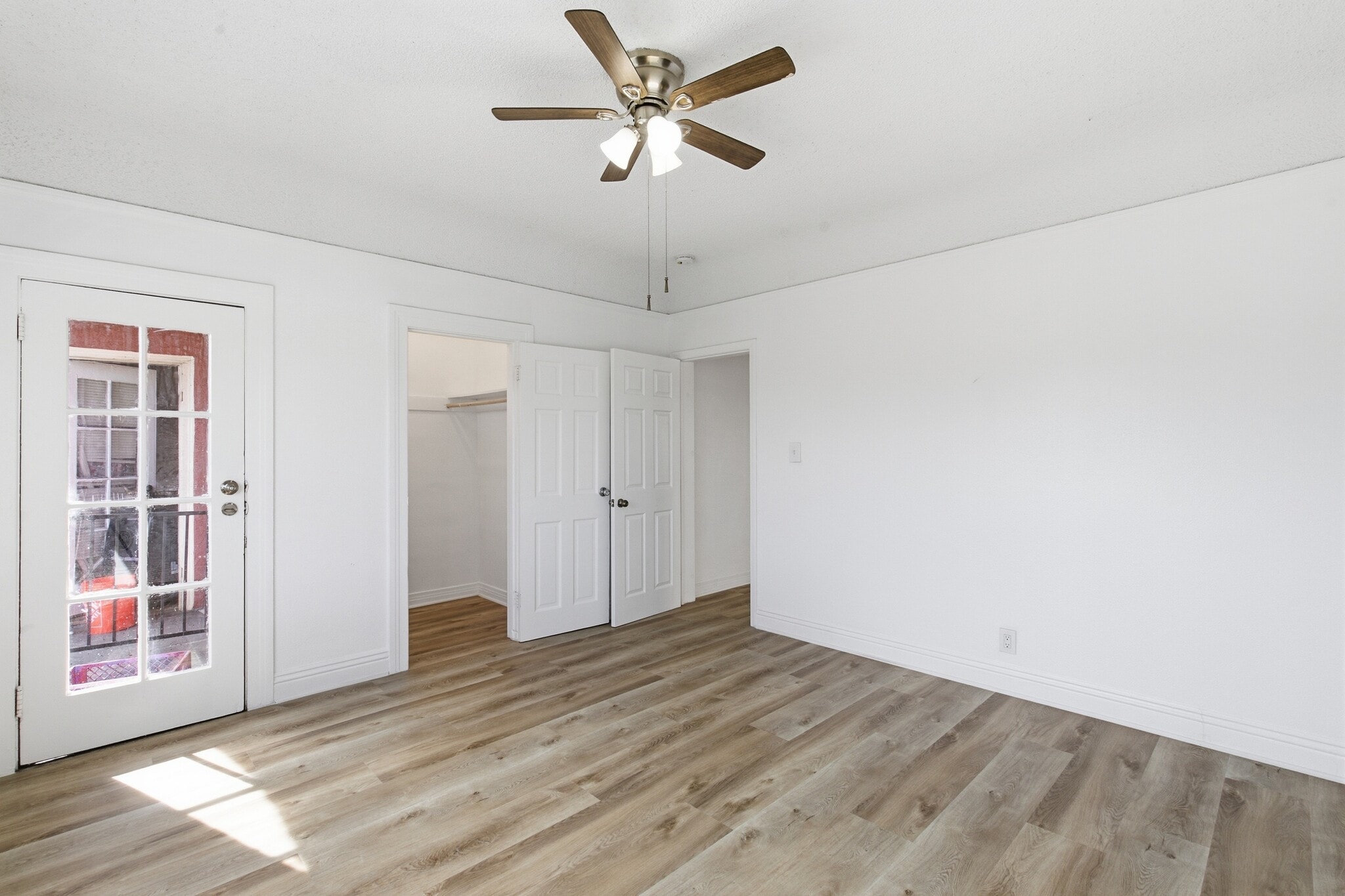 Building Photo - 707 W 48th St