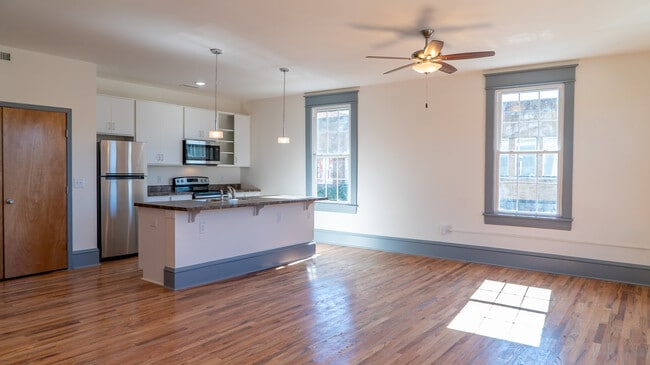 Building Photo - 204 Jefferson Ave N