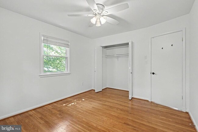 Building Photo - 604 Yeonas Dr SW