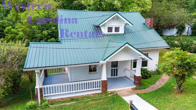 Building Photo - Historic House Looking over the beautiful Town of Sylva $1800