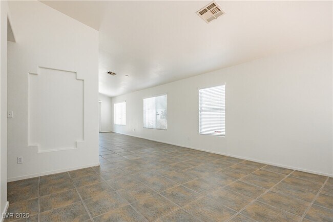 Building Photo - 204 Zenith Point Ave
