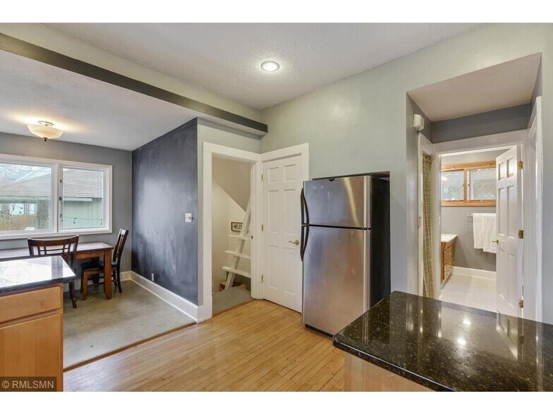 Building Photo - 1522 Minnehaha Ave W