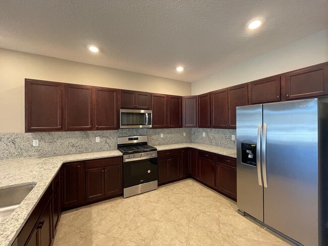 Building Photo - ***Move-In Special: 2 Weeks Free Rent! | B...