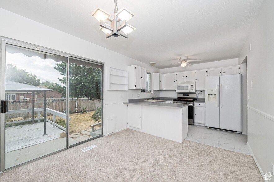 Building Photo - 6329 S Fairwind Dr