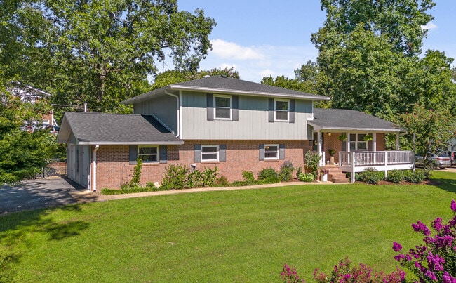 Building Photo - 2483 Shenandoah Dr