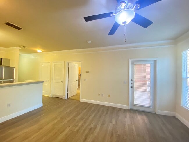 Building Photo - Stunning one bedroom, one bath luxury condo with large garage and fabulous community amenities.