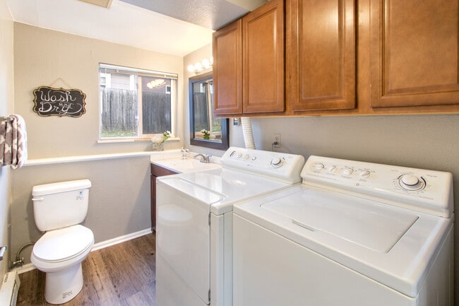 Building Photo - 602 Cherry St