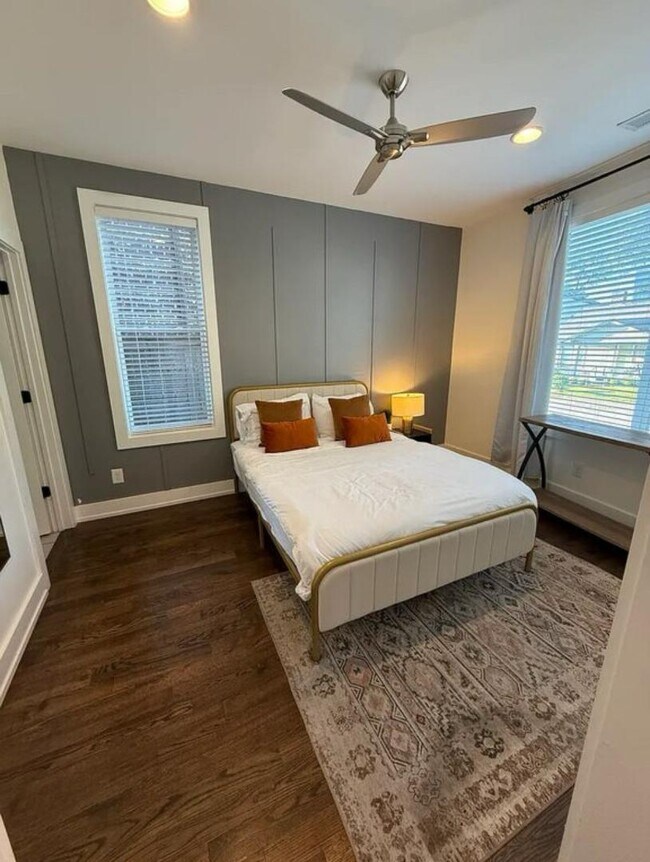 Building Photo - 2718 Delaware Ave