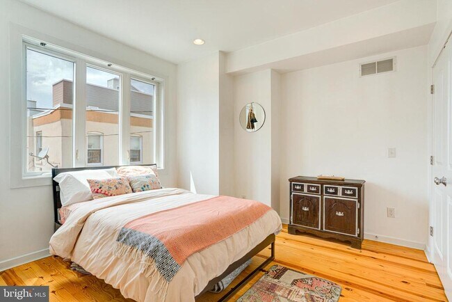 Building Photo - 1509 Dorrance St