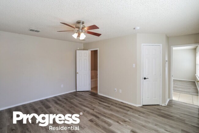 Building Photo - 1613 White Oak Rd