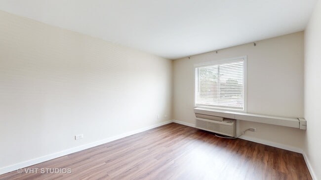 Building Photo - 29W535 Country Ridge Dr