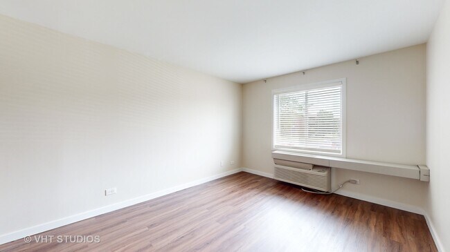 Building Photo - 29W542 Country Ridge Dr
