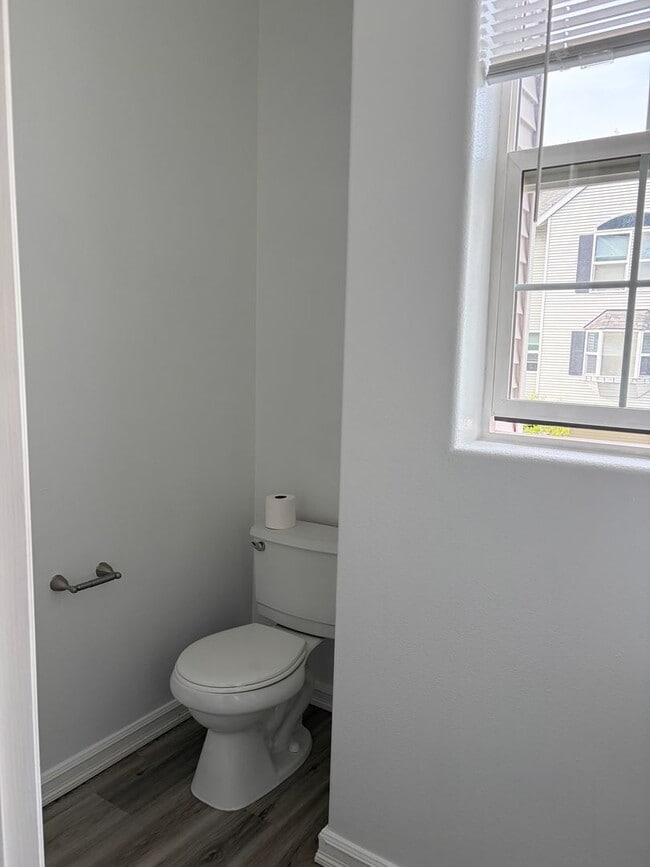 Building Photo - Beautiful Murrayhill Townhome with Dual Primary Suites & Private Backyard!