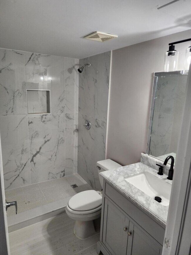 Building Photo - 618 SW 1st St