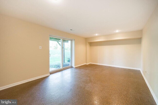 Building Photo - 3930 Gatehouse Lane