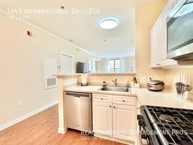 Building Photo - 1645 International Dr