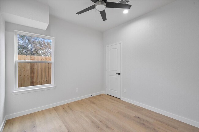 Building Photo - 7220 S Hall St