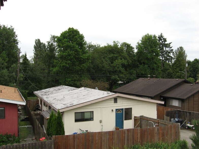 Building Photo - 9552 Interlake Avenue North