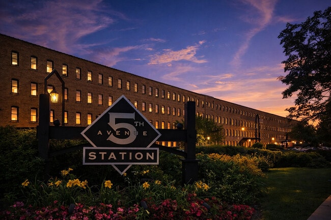 Community Entrance - 5th Avenue Station