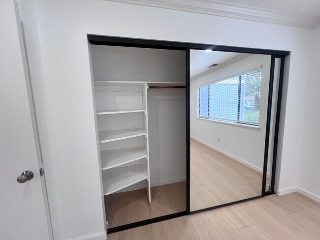 Building Photo - STUNNING 1BD/1BA TOWNHOUSE IN FREMONT CA!!!!