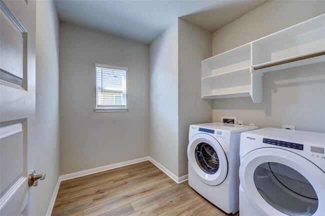 Building Photo - 117 Fairmeadow Downs Dr