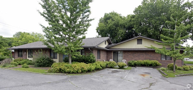 Primary Photo - 408 Eastgate Rd