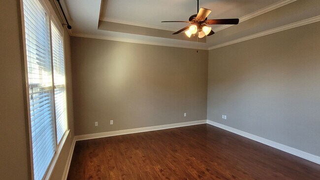 Building Photo - Spacious 3 bedroom plus office in Springlake off Bluebonnet