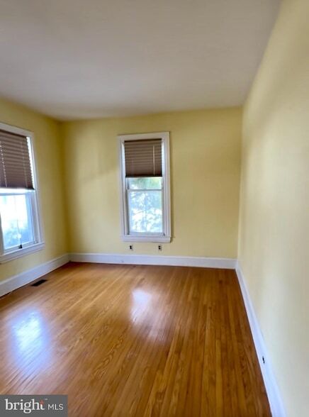 Building Photo - 136 Maple Terrace