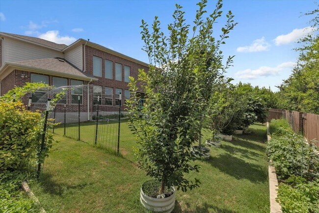 Building Photo - 2517 Cappelle Way