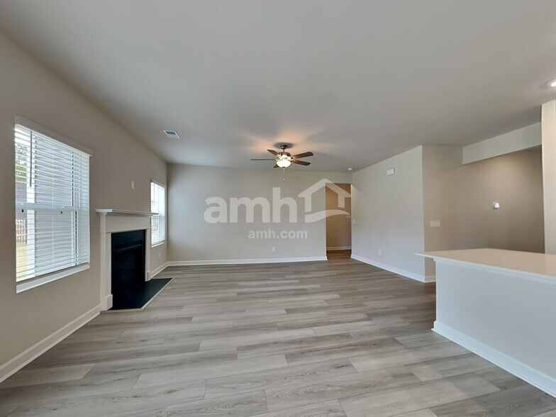 Building Photo - 210 Granby Trl