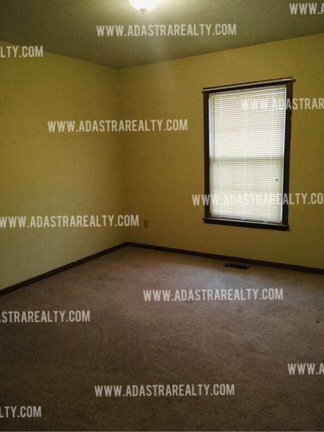 Building Photo - Spacious Platte City Duplex-Coming SOON!!