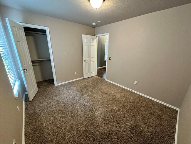 Building Photo - 6020 SE 86th St