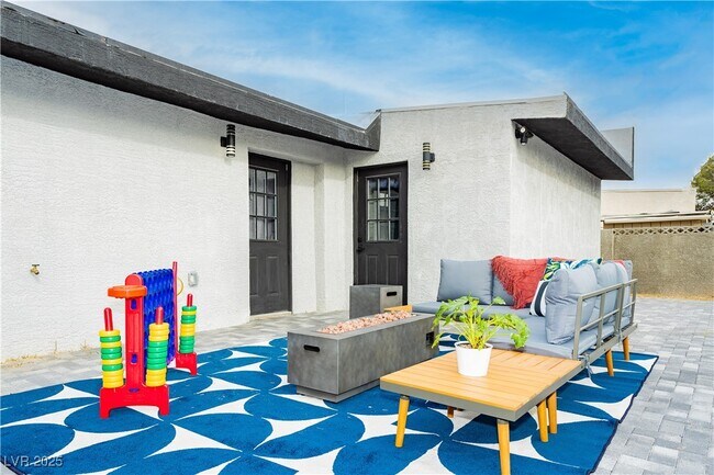 Building Photo - 522 E St Louis Ave