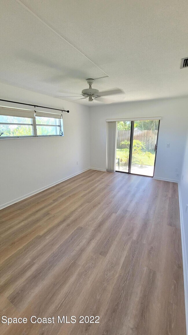 Building Photo - 1264 Seminole Dr