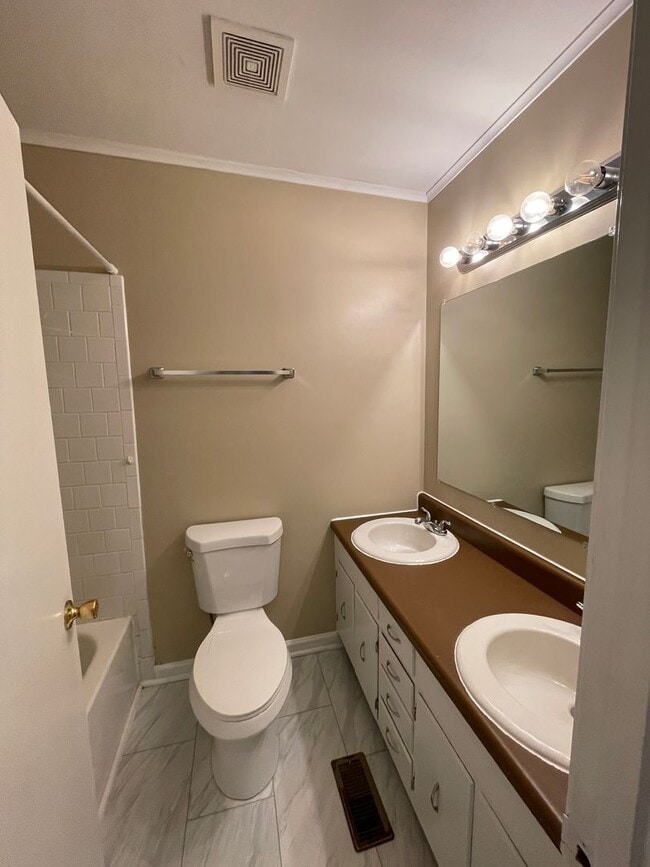 Building Photo - Secluded Hilltop Bungalow with Fenced Yard & Front Deck