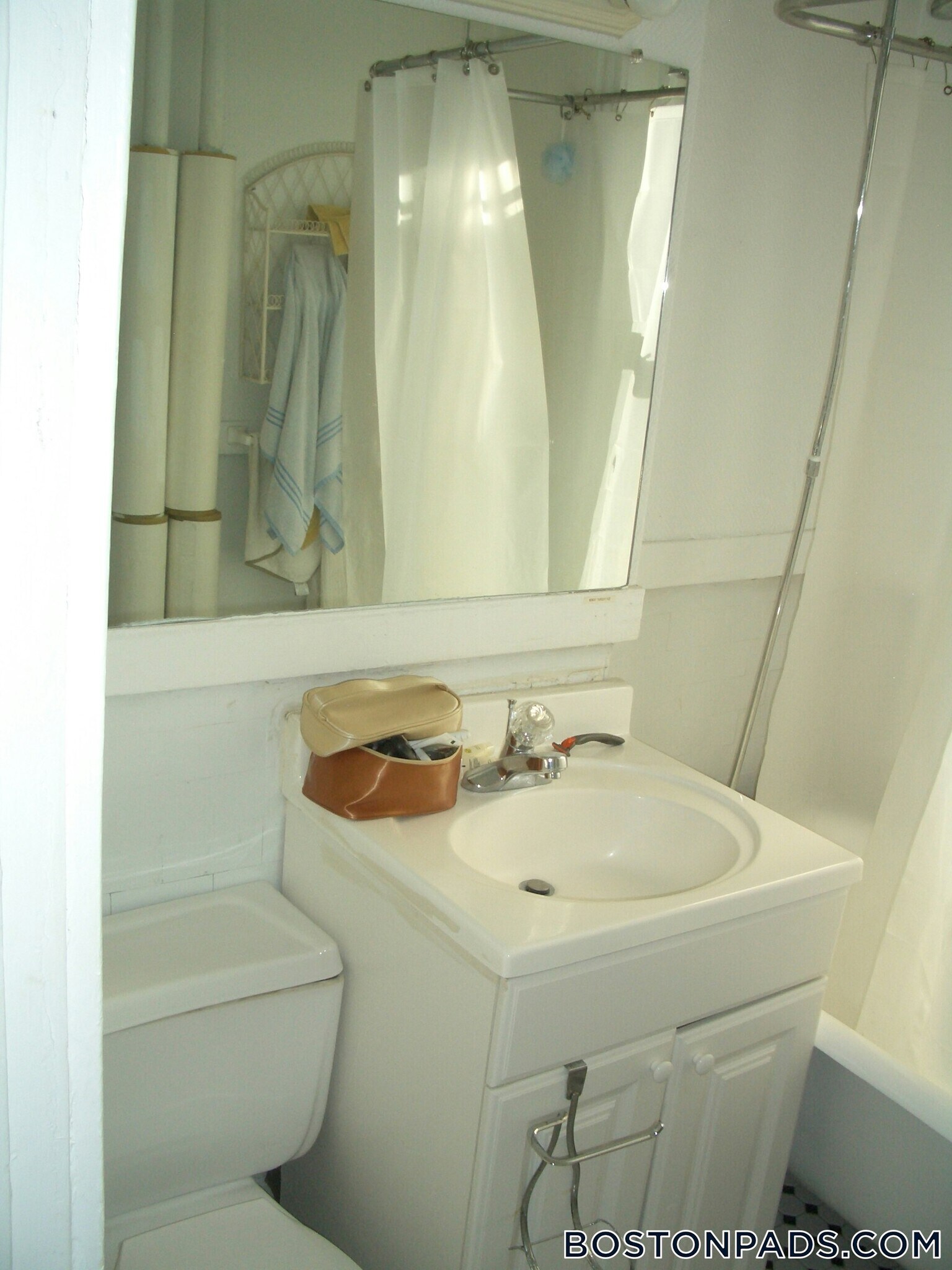 Building Photo - 89 Park Dr