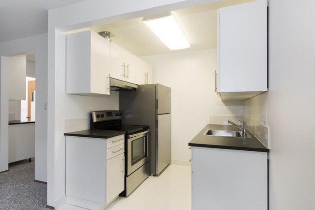 Building Photo - Secluded Rockridge 2BD | Parking Included | Near BART, Shops & Dining