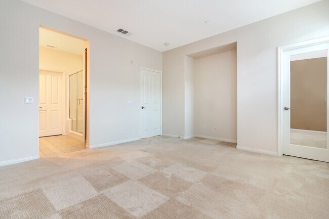Building Photo - Live in Luxury: Fully Upgraded 2 Bedroom P...