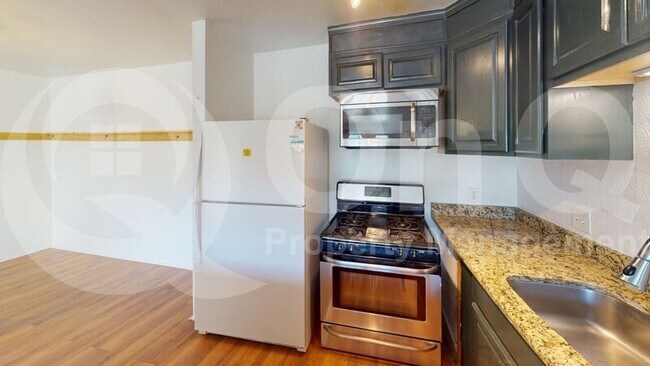 Building Photo - 812 S Langley Ave