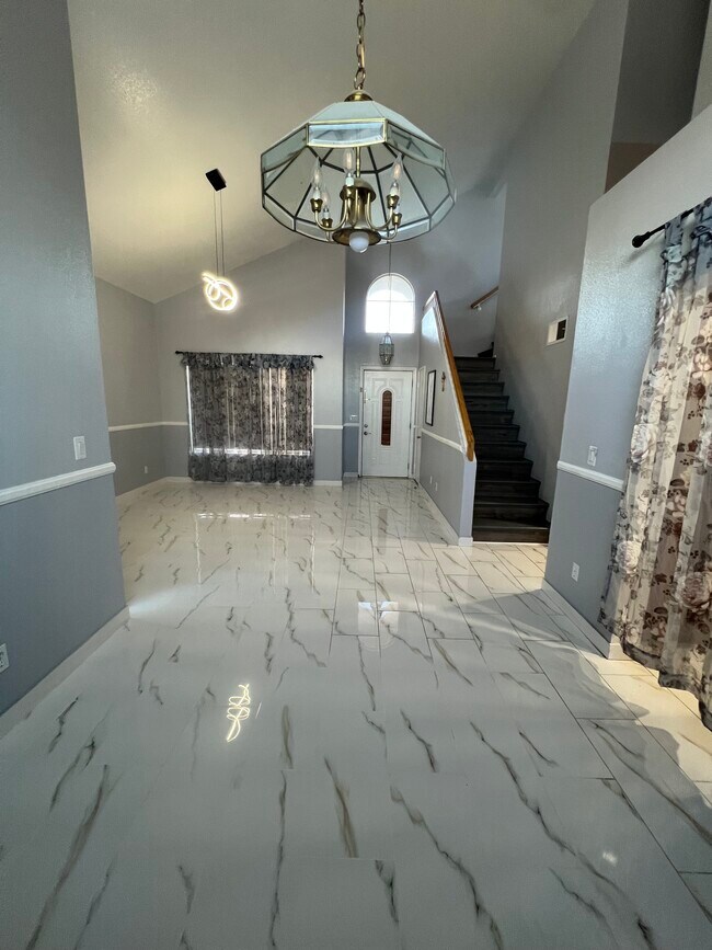 Building Photo - 13250 Sundance Cir