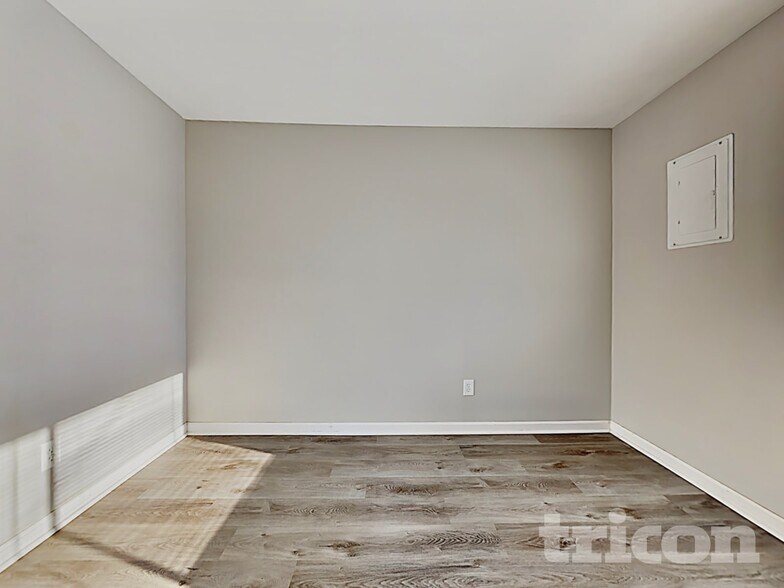 Building Photo - 1803 Westcrest Dr