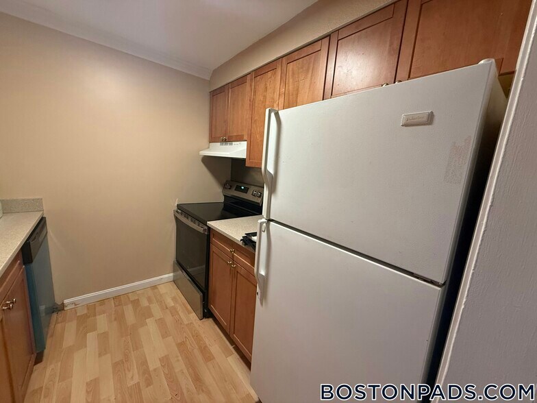 Building Photo - 180 Main St