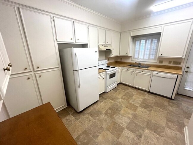 Building Photo - Quinn St - 1210/1212