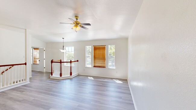 Building Photo - PRICE IMPROVEMENT IN WHITE ROCK $1,995!!!!