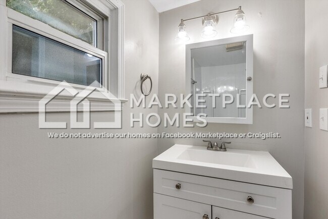 Building Photo - 7094 Fisher Ave